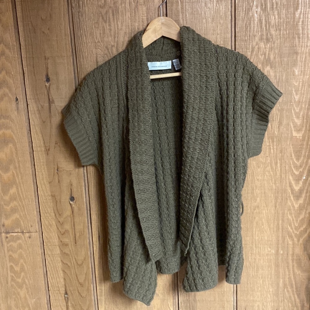 Urban Behavior short sleeve layering knit cardigan sweater women’s size M‎